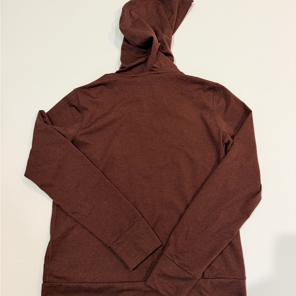 Vuori hooded zip XS like new - Picture 8 of 8
